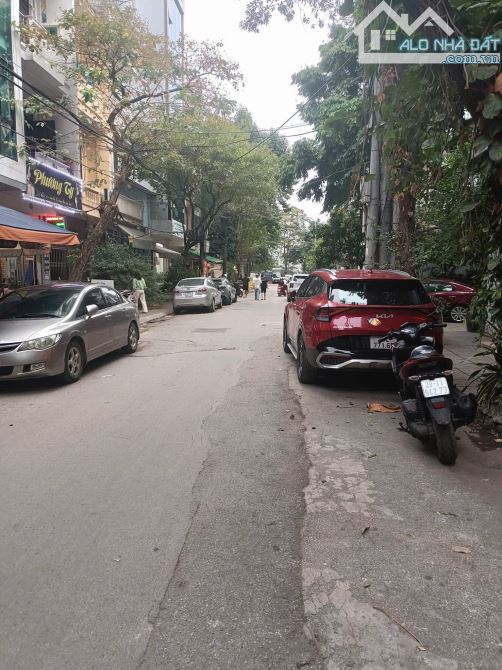 Bán nhà Nguyễn Đình Hoàn - Ngõ ô tô vào nhà - Chủ cực mến khách - 3