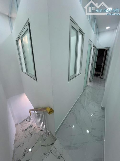 Bán Nhà đ. Chiến Lược - 4x6 - Mới Đẹp - Hẻm Xe Hơi - chỉ 2.3 tỷ (giá trước tết) - Bình Tân - 3