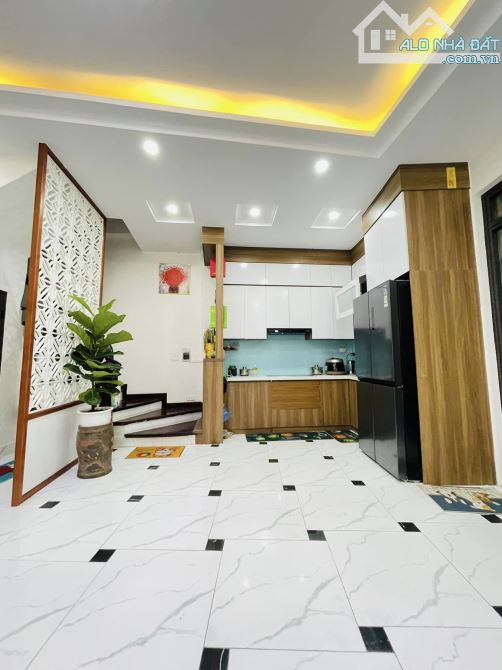 Bán nhà Láng Hạ, Gần Hồ Thành Công, Đê La Thành, Ba Đình. Giá : 9,6 Tỷ - 3