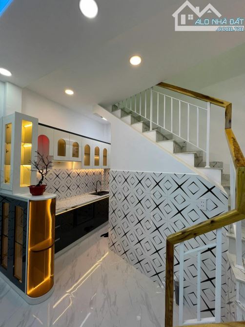 Bán Nhà đ. Chiến Lược - 4x6 - Mới Đẹp - Hẻm Xe Hơi - chỉ 2.3 tỷ (giá trước tết) - Bình Tân - 4