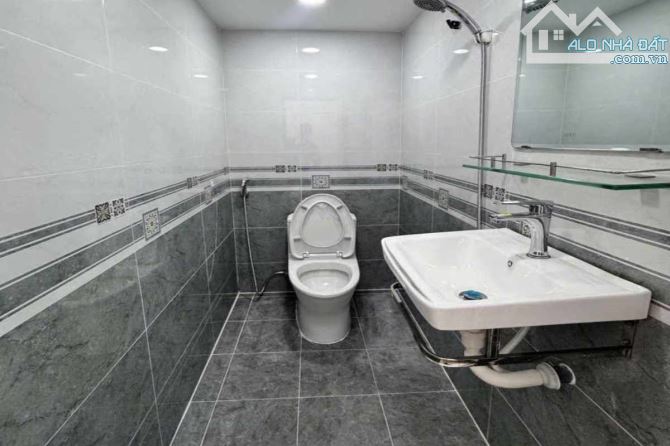 Bán nhà hẻm Nguyễn Sỹ Sách, Tân Bình, 40m² (4m x 10m), gần mặt tiền - Giá 4.2 tỷ TL - 5