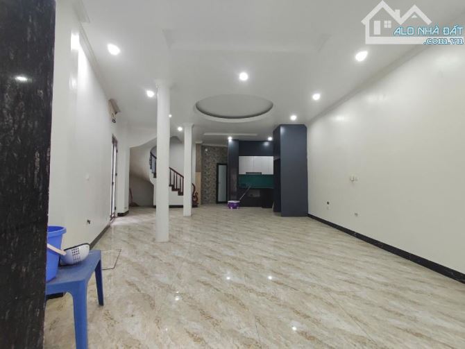 NGUYÊN XÁ BẮC TỪ LIÊM. LÔ GÓC - Ô TÔ TRÁNH - KINH DOANH  - 60M 10,8 TỶ. - 9
