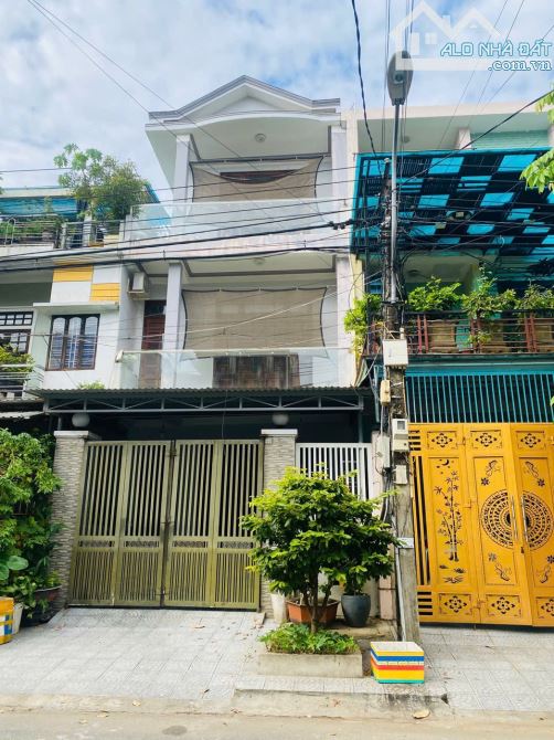 Bán Nhà 3 Tầng mặt tiền kinh doanh đường Lê Viết Lượng, phường Xuân Phú, Tp.Huế Giá 8Tỷ - 2