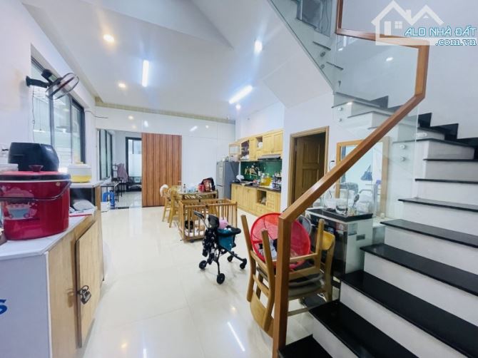 ♪ Mặt Tiền Nguyễn Tri Phương, 230m2, MT 6m, 3 tầng như mới, KD Vip