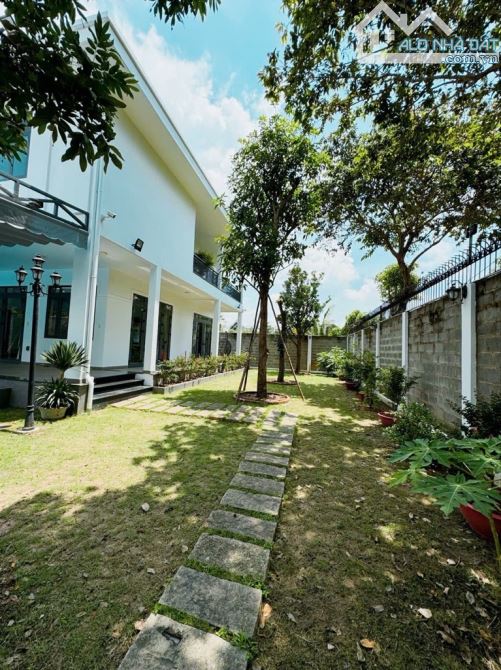Bán biệt thự sân vườn, 2 tầng, 875m2, hẻm 8m, khu Nhị Bình, Hóc Môn, 20 tỷ - 11