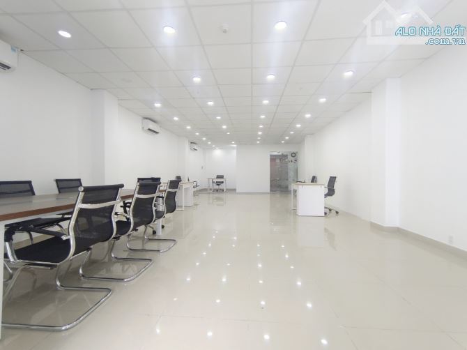 Văn phòng 70m2 view kính đẹp thông thoáng - mặt tiền Nguyễn Xí Q. Bình Thạnh - 1