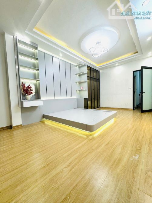 Bán nhà ngõ 266 Nguyễn Văn Cừ, 40m2, 5 tầng, gara ô tô, giá 10.6 tỷ TL - 1