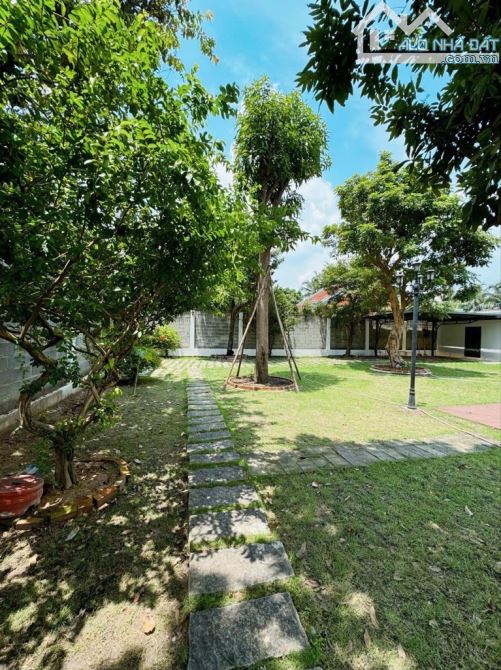 Bán biệt thự sân vườn, 2 tầng, 875m2, hẻm 8m, khu Nhị Bình, Hóc Môn, 20 tỷ - 12