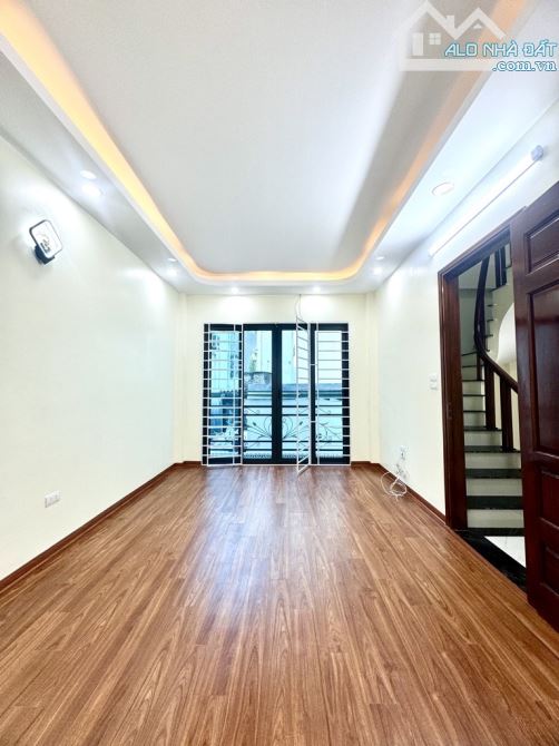 LÊ THANH NGHỊ GIẢI PHÓNG 30m2  5 TẦNG LÔ GÓC 10M RA PHỐ GIÁ 6,85 TỶ - 3