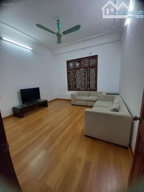 Cho thuê nhà ngõ 16 Phan Văn Trường. Dt 60m2 x 4 tầng, Mt 7m, đường 8m - 3