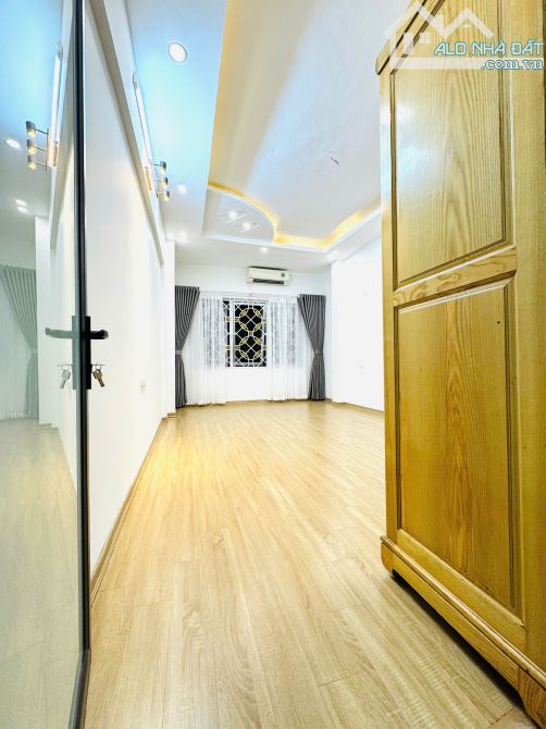 Bán nhà ngõ 266 Nguyễn Văn Cừ, 40m2, 5 tầng, gara ô tô, giá 10.6 tỷ TL - 4