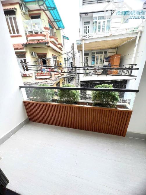 📢 BÁN NHÀ HẺM XE HƠI 6M - PHAN HUY ÍCH - CHỈ 5.25 TỶ 🏡 Thông tin nhà:  Diện tích: 3x15m - 5