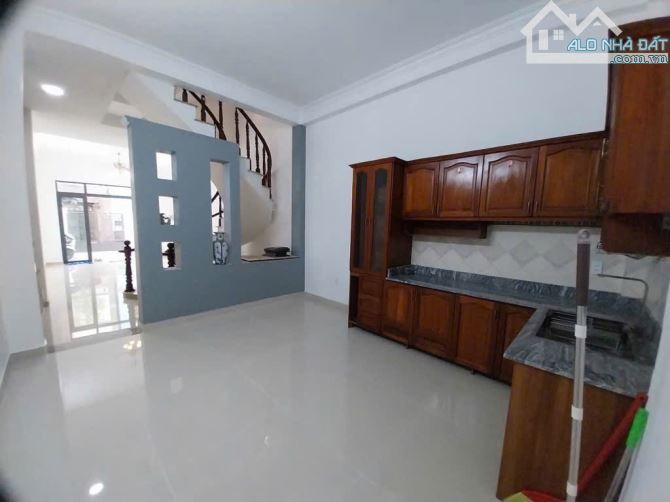 Nhà 3 tầng đường TÂN THỚI NHẤT 01, phường TÂN THỚI NHẤT, Q12, dt 91,4m2 (4mx22,9m)- 6,4tỷ - 7