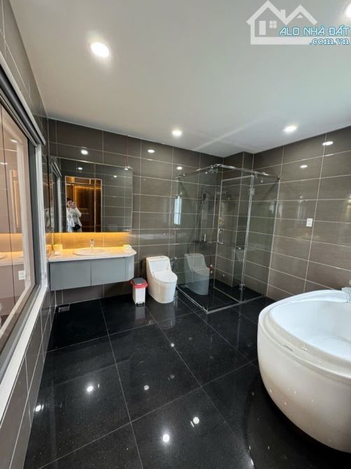 Bán biệt thự sân vườn, 2 tầng, 875m2, hẻm 8m, khu Nhị Bình, Hóc Môn, 20 tỷ - 8