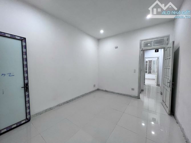 TRẦN VĨ MAI DỊCH- KINH DOANH - Ô TÔ TRÁNH ĐỖ - SÁT PHỐ - VỈA HÈ - VIEW CHUNG CƯ - 64M 15TỶ - 8