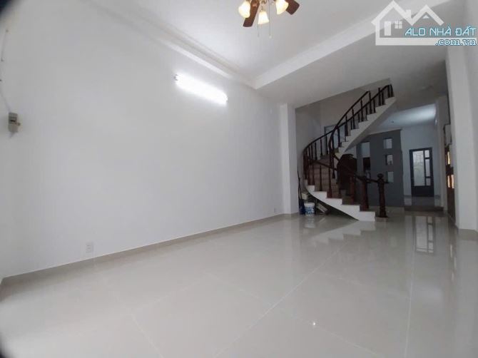 Nhà 3 tầng đường TÂN THỚI NHẤT 01, phường TÂN THỚI NHẤT, Q12, dt 91,4m2 (4mx22,9m)- 6,4tỷ - 9