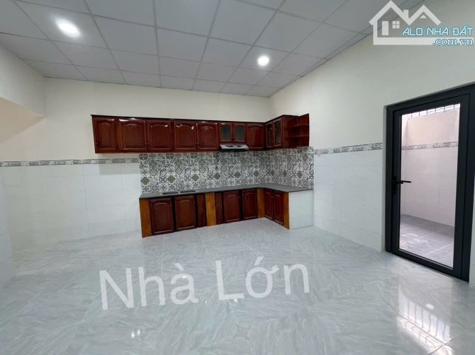 Bán nhà đường Hoà Trung, Vĩnh Hoà, Nha Trang gần bến xe, gần biển