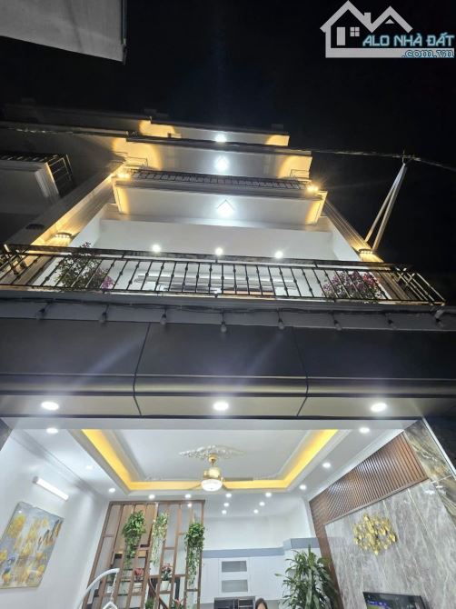 NHÀ TÂN MAI, 43M2*5T, MỚI ĐẸP, 3 MẶT THOÁNG, GẦN Ô TÔ