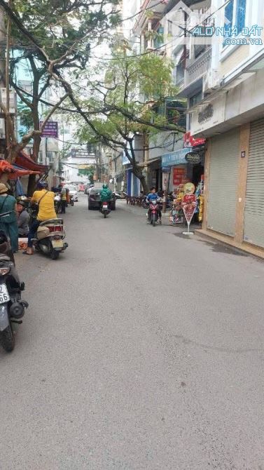 Bán nhà ngõ 165 Cầu Giấy 118m2, 2 tầng, ngõ oto tránh, kd sầm uất, Giá 34 tỷ