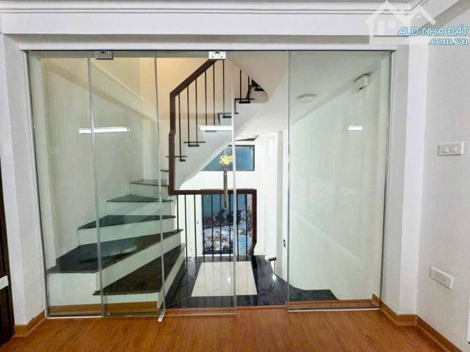 Bán nhà giải phóng với DT 33/52m2, 5tầng, mặt tiền 3.2m , giá chỉ có 6.99tỷ ở Hoàng Mai - 4