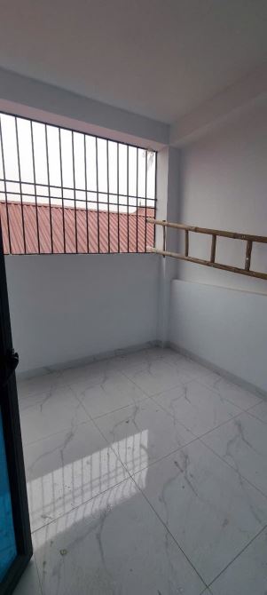 B.Á.N NHÀ GẦN LAI XÁ ,  LÔ GÓC, PHÂN LÔ, Ô TÔ TRÁNH, VIEW SÂN CHƠI , Ở SƯỚNG 38M2, 4 TỶ 65 - 9