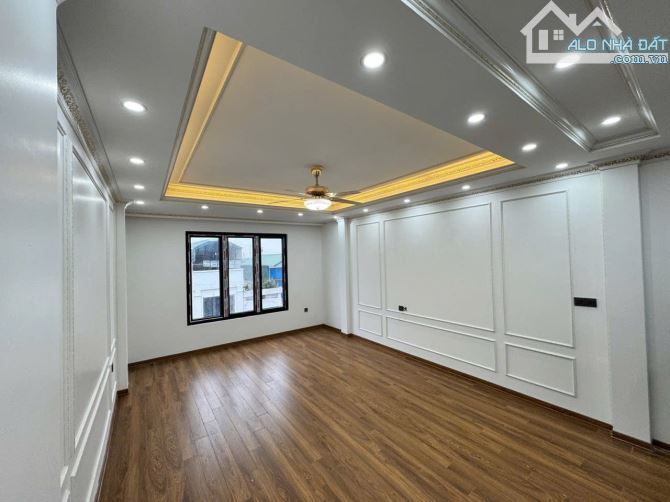 S i E U PHẨM 5 TẦNG-45M2-ZÁ HIẾM 6,9TỶ-PHỐ GIA QUẤT-SÁT NGỌC LÂM-FULL NỘI THẤT-TIỆN ÍCH -