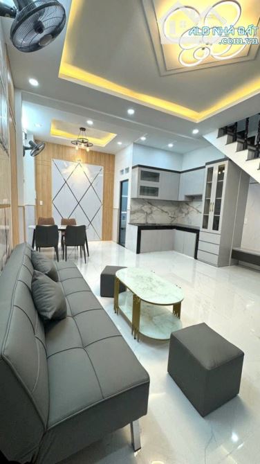 Hơn 3 tỷ có nhà 80m2,2PN,2wc, hẻm 40m  Lê văn Khương