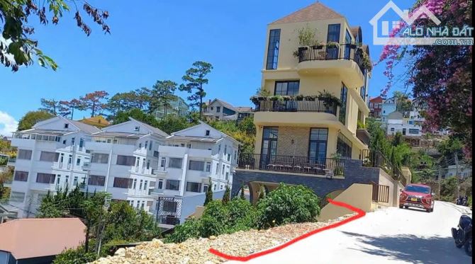 Đất 11.5 tỷ biệt thự 2 mặt tiền đường ô tô , view cực đẹp  Khe Sanh