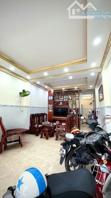 BÁN NHÀ HẺM XE HƠI HÒA BÌNH GIÁP KÊNH TÂN HÓA Ở NGAY (4 ×15)M, CHỈ 5.1 TỶ TL