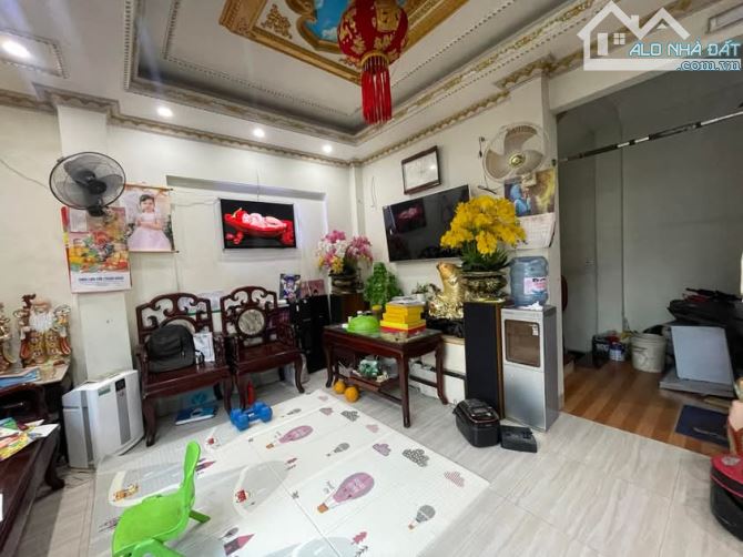 CẦN BÁN GẤP NHÀ NGHI TÀM.DT 30M2.NHÀ 6 TẦNG.MT 5.5M.GIÁ NHỈNH HƠN 8 TỶ - 1