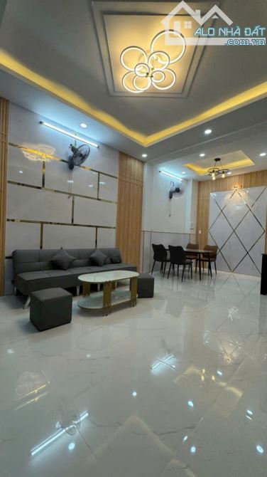 Hơn 3 tỷ có nhà 80m2,2PN,2wc, hẻm 40m  Lê văn Khương - 1