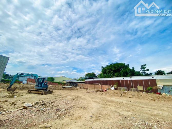 Giá 32 tỷ. Bán lô đất 65x35m 2000m Bửu Hoà ngay tđc mới. Đường nhựa vỉa hè. SHR - 2