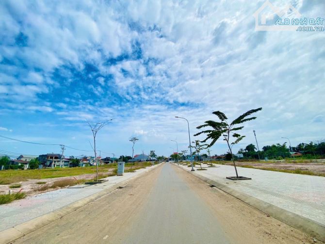 Giá 32 tỷ. Bán lô đất 65x35m 2000m Bửu Hoà ngay tđc mới. Đường nhựa vỉa hè. SHR - 3