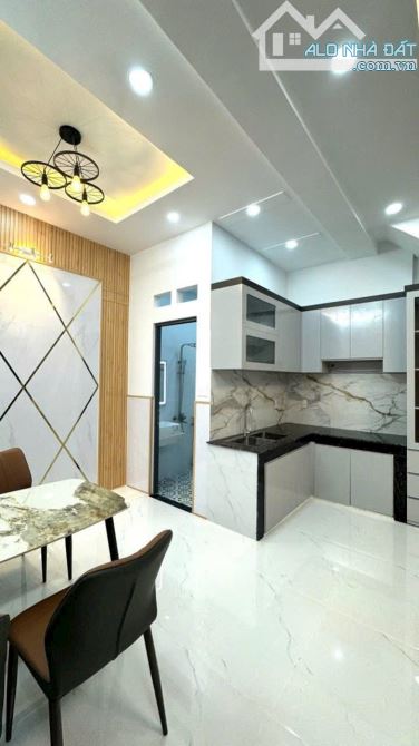 Hơn 3 tỷ có nhà 80m2,2PN,2wc, hẻm 40m  Lê văn Khương - 4