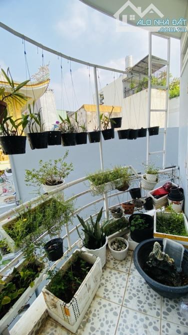 Bán Nhà Bình Thạnh - Phan Văn Trị - 3 Tầng - DT 45m2 - cách 30m ra Mặt Tiền - chỉ 5,15 tỷ - 5