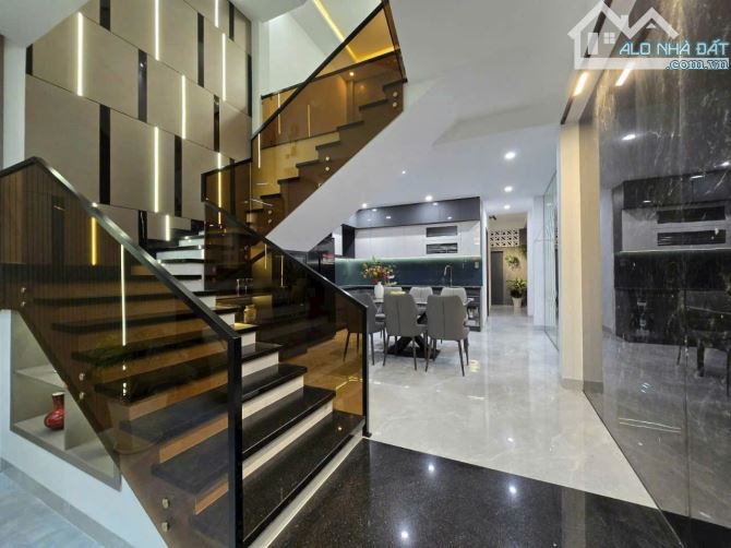 Chỉ 8,59 TỶ: SIÊU PHẨM 4 TẦNG ở MẶT TIỀN gần BIỂN NGUYỄN TẤT THÀNH ĐÀ NẴNG: 90m² 4 PN 4 WC - 9