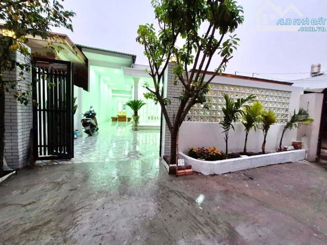 NHÀ C4 XINH LUNG LINH PHẠM THỊ GIÂY TTT HOC MÔN HXT - 210m2 CHỈ 6.5 Tỷ