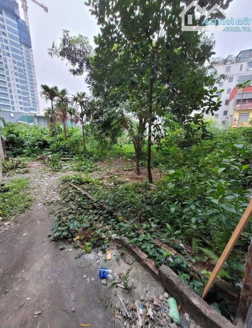Bán miếng đất cầu noi sát đường 32 đang làm, thẳng tắp. ô tô vào đất