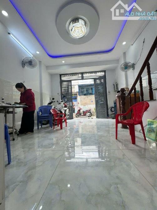 Nhà 2 tầng, Tây Hoà, 70m2, ngang 7m, gần Metro Bình Thái, nhỉnh 4 - 1