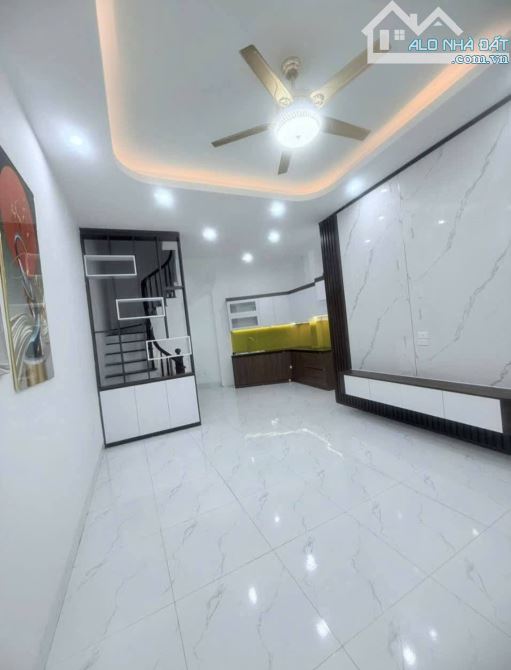 CẦN BÁN GẤP NHÀ MẶT NGÕ ĐÊ LA THÀNH QUẬN VIP ĐÔNG ĐA 40M2;5TẦNG;MẶT 3,5M;3PN RỘNG;8,5TỶ.NH - 2