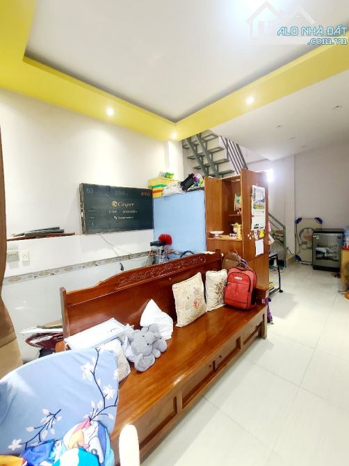 CƠ HỘI CUỐI NĂM - NHÀ ĐẸP GIÁ RẺ TẠI TÂN BÌNH 📣 🏡 Diện tích: 40m² (ngang 5.46m, nở hậu) - 3