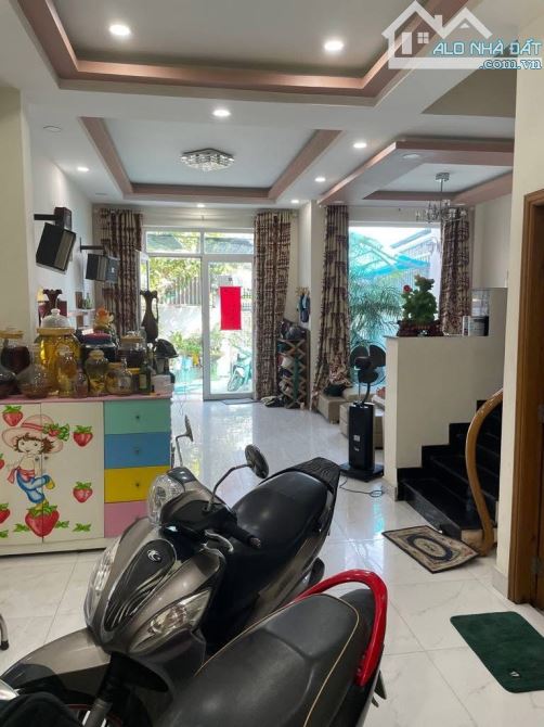 Nhà 3 lầu Phước Kiển 162m2, Ngang 6mx27m, 5PN 5WC đường nhựa 12m, giá 9,9 tỷ - 3