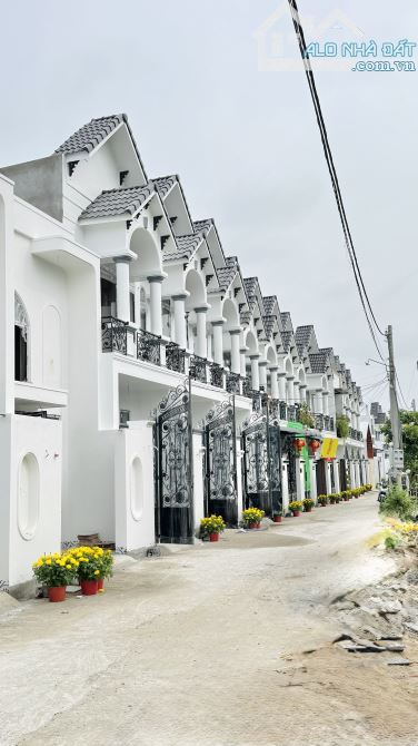 NHÀ TRỆT LẦU ĐẸP MỚI GIÁ TỐT CHỈ CÁCH BV NHI & ĐH FPT 5KM- ĐẬU Ô TÔ TRƯỚC NHÀ, GIÁ: 1TỶ700 - 4