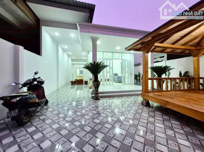 NHÀ C4 XINH LUNG LINH PHẠM THỊ GIÂY TTT HOC MÔN HXT - 210m2 CHỈ 6.5 Tỷ - 4