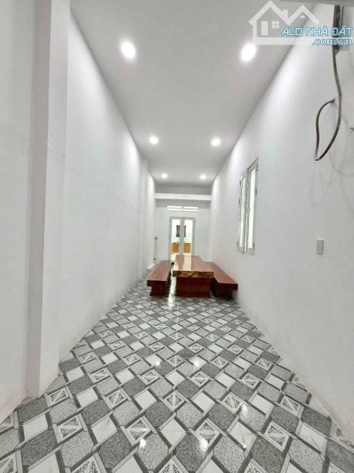 NHÀ C4 XINH LUNG LINH PHẠM THỊ GIÂY TTT HOC MÔN HXT - 210m2 CHỈ 6.5 Tỷ - 5