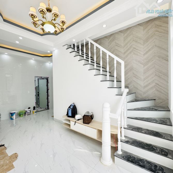 NHÀ TRỆT LẦU ĐẸP MỚI GIÁ TỐT CHỈ CÁCH BV NHI & ĐH FPT 5KM- ĐẬU Ô TÔ TRƯỚC NHÀ, GIÁ: 1TỶ700 - 6