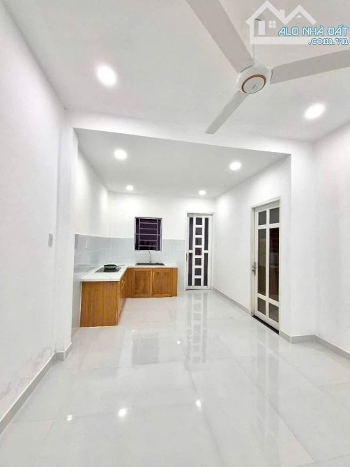 NHÀ C4 XINH LUNG LINH PHẠM THỊ GIÂY TTT HOC MÔN HXT - 210m2 CHỈ 6.5 Tỷ - 6