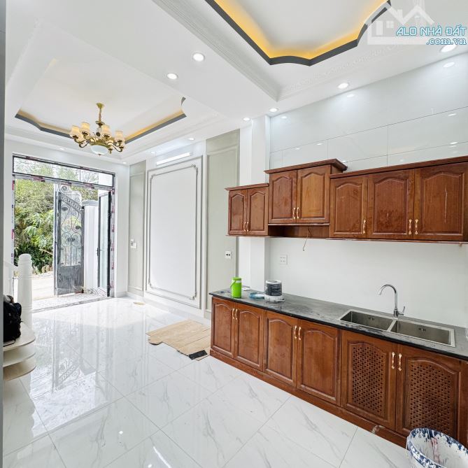 NHÀ TRỆT LẦU ĐẸP MỚI GIÁ TỐT CHỈ CÁCH BV NHI & ĐH FPT 5KM- ĐẬU Ô TÔ TRƯỚC NHÀ, GIÁ: 1TỶ700 - 7