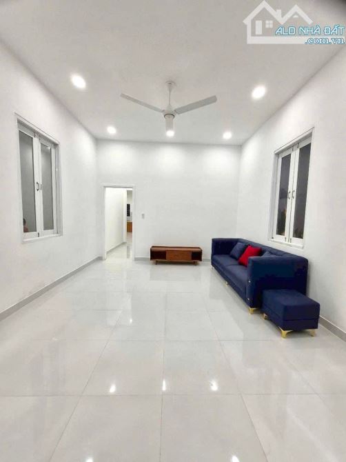 NHÀ C4 XINH LUNG LINH PHẠM THỊ GIÂY TTT HOC MÔN HXT - 210m2 CHỈ 6.5 Tỷ - 7