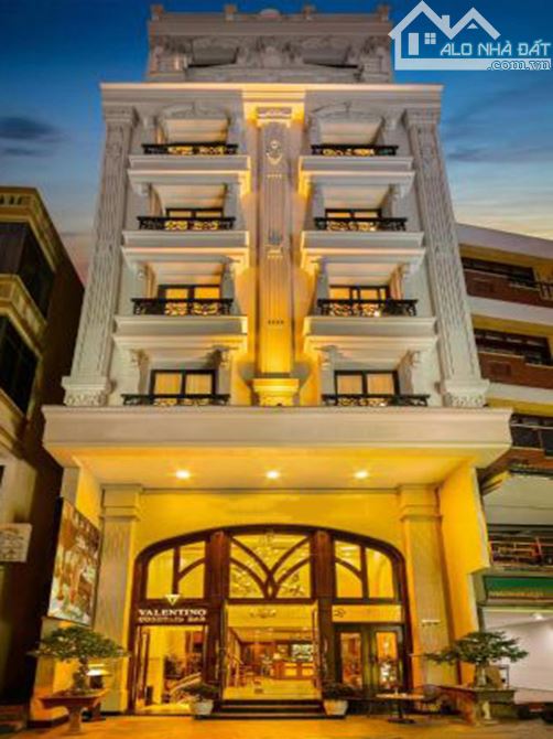 Cần bán Khách sạn 4 Sao Mặt phố Tạ Hiện, Hoàn Kiếm DT: 157m² x 11T x MT: 6,5m.